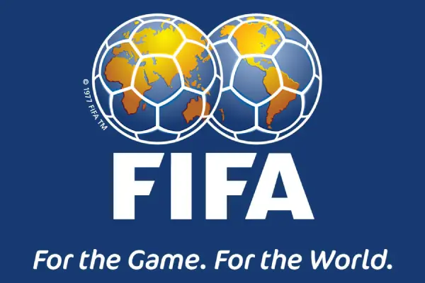 世界杯强制“补水暂停”，每场多出6分钟“硬广时间”！FIFA称“为球员健康”，转播商却看到“广告位”